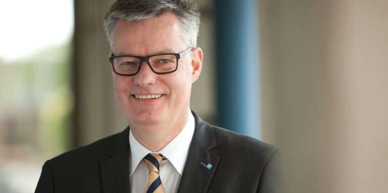 Die Staatsanwaltschaft Dortmund beschäftigt sich weiter mit dem Rassismus-Vorwurf, der gegen den Beigeordneten der Stadt Castrop-Rauxel, Michael Eckhardt, erhoben wurde.