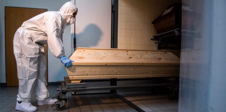Ein weiterer Mensch ist in Dortmund im Zusammenhang mit dem Coronavirus gestorben. Das RKI zählt jetzt insgesamt 548 Todesfälle seit Beginn der Pandemie (Symbolbild).