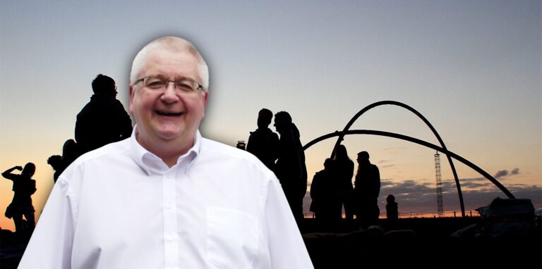 Auch DRK-Vorstand Ralph Hoffert freut sich auf das Sunset Picknick, das am Samstag, 16. Juli 2022, viele tausend Besucher auf die Halde Hoheward ziehen wird.