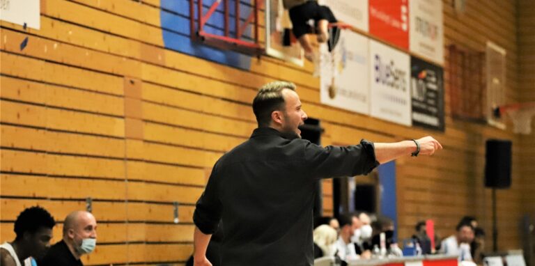 Cedric Hüsken, Trainer des Basketball-Regionalligisten Hertener Löwen.