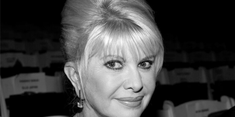 Ivana Trump posiert vor der Präsentation der Baby Phat Frühjahrskollektion 2008 während der Fashion Week in New York.