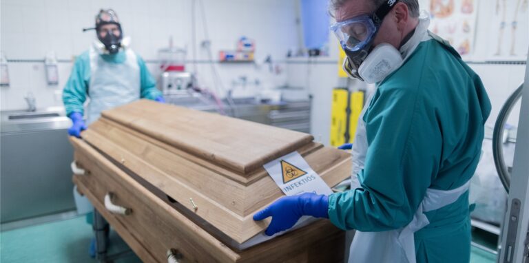 Zwei weitere Todesfälle im Zusammenhang mit dem Coronavirus meldet das RKI am Freitag (15.7.) in Dortmund (Symbolbild).