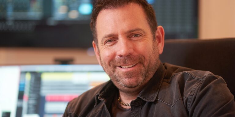 Ikke Hüftgold alias Matthias Distel, Sänger und Musikproduzent („Summerfield Records“), aufgenommen in seinem Studio.