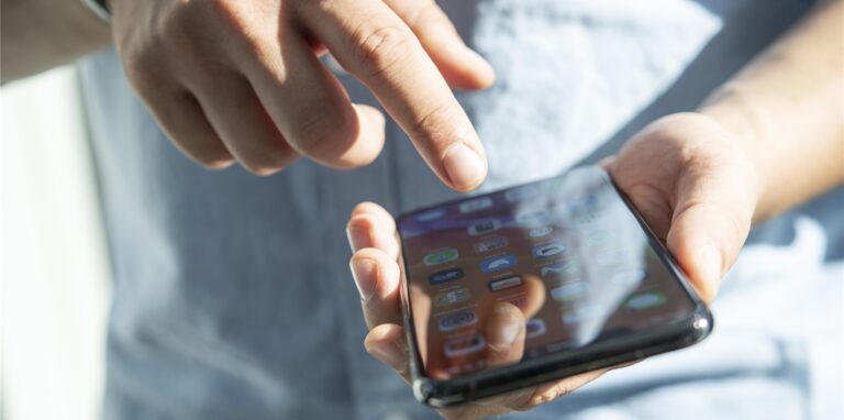 Die Polizei konnte das gestohlene Handy orten.