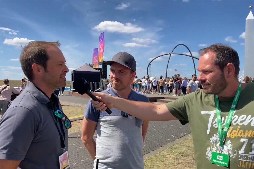 Reporter Frank Bergmannshoff im Gespräch mit Markus Keil (l., Regionalverband Ruhr) und Sebastian Eck (Ruhr Tourismus GmbH).