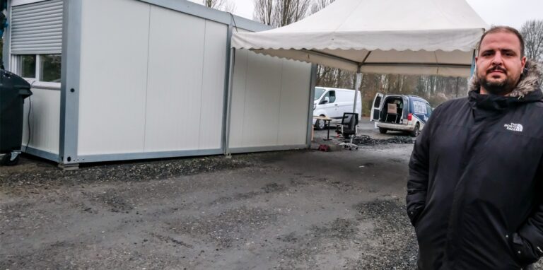 Im Januar sah Junior-Chef Harun Danisik bezüglich der Temperaturen keine Probleme. Jetzt hat er das Corona-Testzentrum bei Herta geschlossen