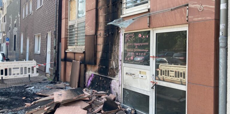 Brandspuren an einem Haus an der Friedhofstraße in Recklinghausen