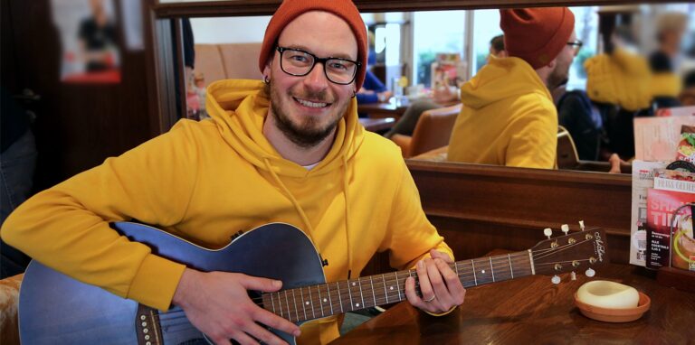 Auch Lokalmatador Singer-Songwriter Philipp Artmann sollte bei der Musiknacht auf der Glashaus-Bühne stehen. Das Konzert fällt aus.
