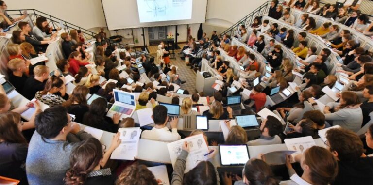 Hörsäle könnte es in einigen Jahren auch in Marl geben, wenn die Vision von einer Hochschule für das Handwerk Wirklichkeit werden sollte.