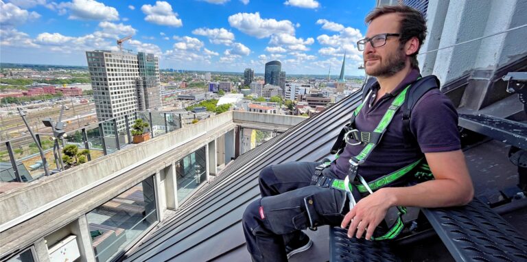 Gerrit Hecht steigt dem Dortmunder Wahrzeichen regelmäßig aufs Dach – und kriegt dafür sogar noch Geld.