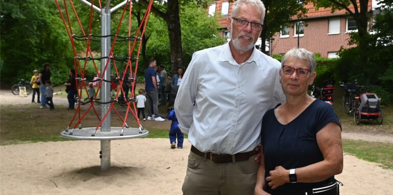 Manfred und Mechthild Schlütter haben für einen neuen Spielplatz in Dorsten gespendet.