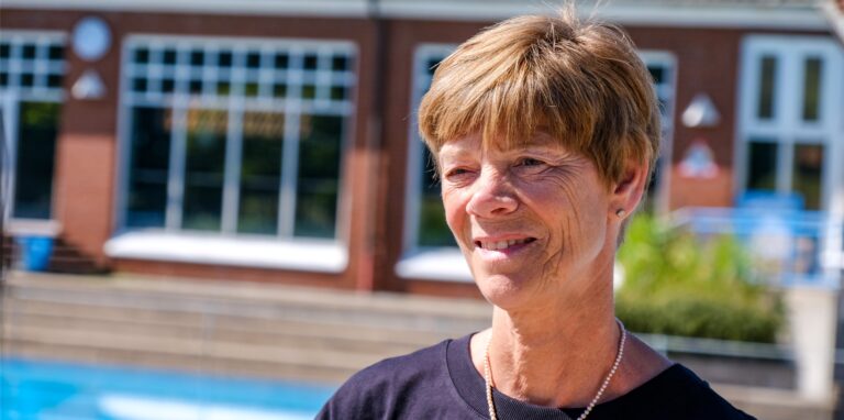 Badleiterin Petra Anlauf im Freibad Backum.