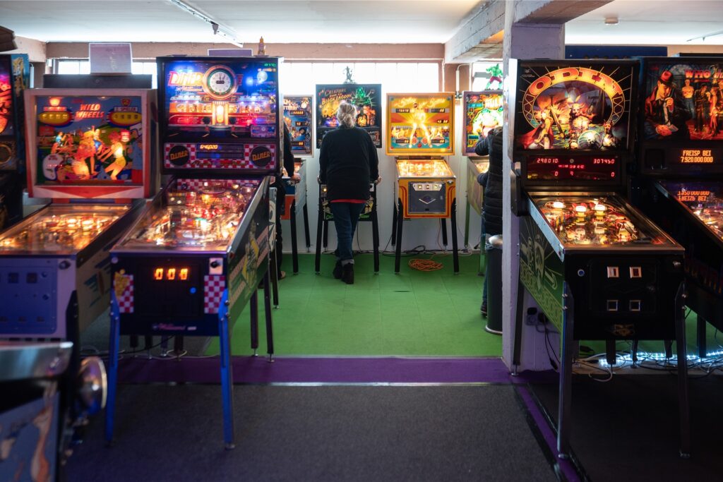 Eine große Auswahl an Flippertischen wartet am Freitagabend (29.7.) auf spielbegeisterte Gäste beim Sonderöffnungstag von Freeplay.Ruhr e.V. Eine große Auswahl an Flippertischen wartet am Freitagabend (29.7.) auf spielbegeisterte Gäste beim Sonderöffnungstag von Freeplay.Ruhr e.V.