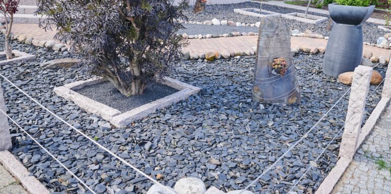Schottergärten werden von manchen auch Gärten des Grauens genannt. Sie verschlechtern das Stadtklima.