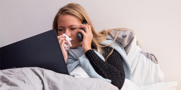 Der Krankenstand bei den AOK versicherten Arbeitnehmern in Dortmund ist im Jahr 2021 gesunken. Das lag vor allem an einer Art von Erkrankung. (Symbolbild)