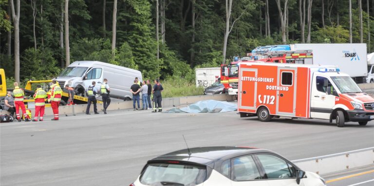 Drei Autos waren in den Unfall auf Höhe der Rennbahn verwickelt.