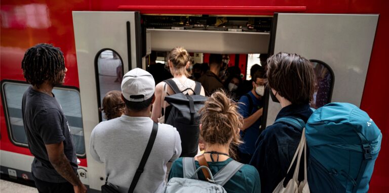 Wegen des 9-Euro-Tickets sind die Züge zurzeit voller als sonst. Jetzt fallen in Haltern auch noch viele Verbindungen aus.