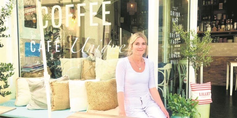Katrin Kristan vor ihrem Café