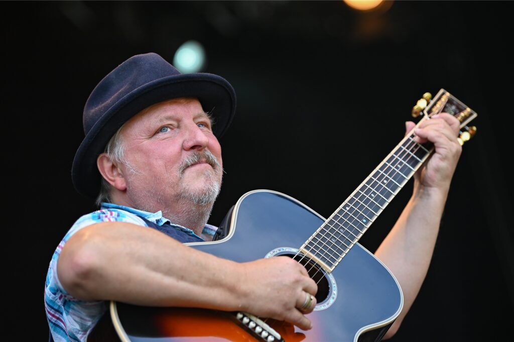 Axel Prahl, Schauspieler, Musiker und Sänger, fotografiert bei einer Probe vor seinem Konzert auf der Bühne der Stiftung Schloss Neuhardenberg. Axel Prahl, Schauspieler, Musiker und Sänger, fotografiert bei einer Probe vor seinem Konzert auf der Bühne der Stiftung Schloss Neuhardenberg.