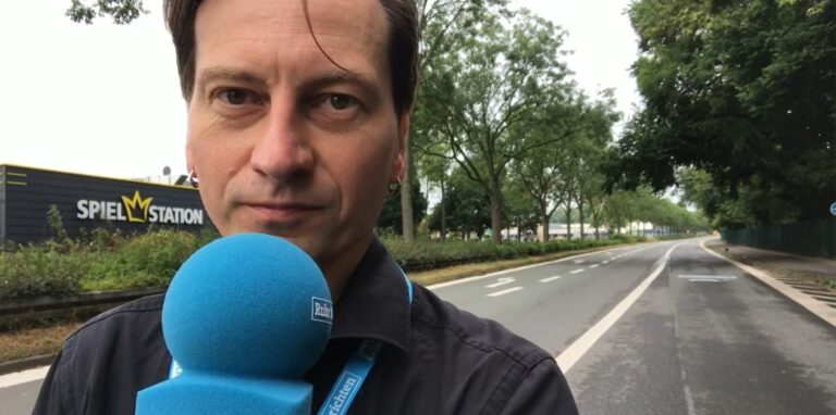 Wegen eines Bombenfundes wird die Brackeler Straße am Montagmorgen gesperrt – Reporter Björn Althoff berichtet live von vor Ort.