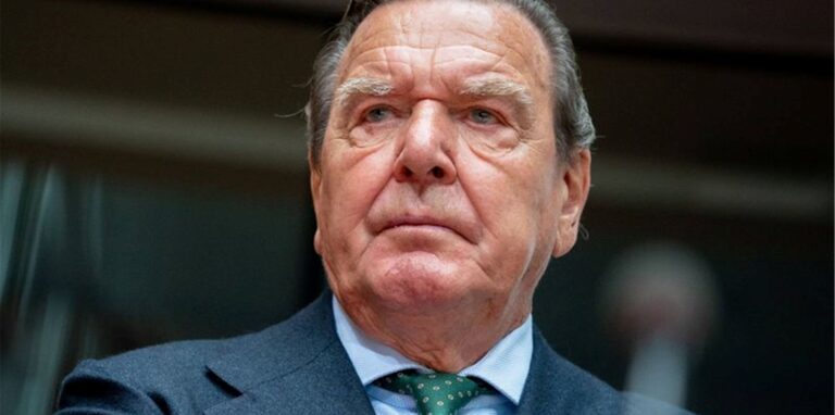 Altkanzker Gerhard Schröder bei einer parlamentarischen Anhörung zum Pipeline-Projekt Nord Stream 2.