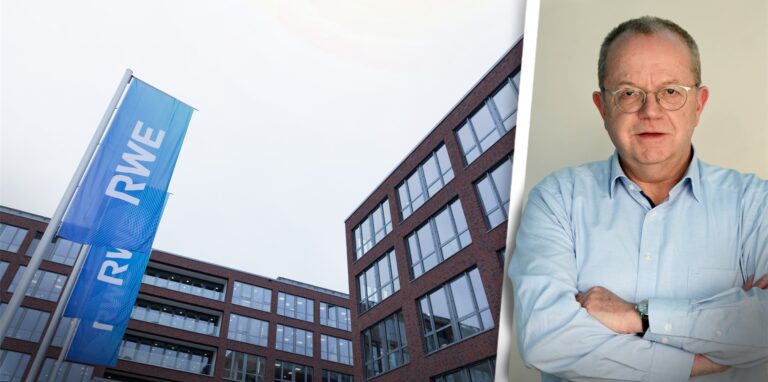 Autor Ulrich Breulmann rechts in der Montage neben der Fassade des RWE-Gebäudes.