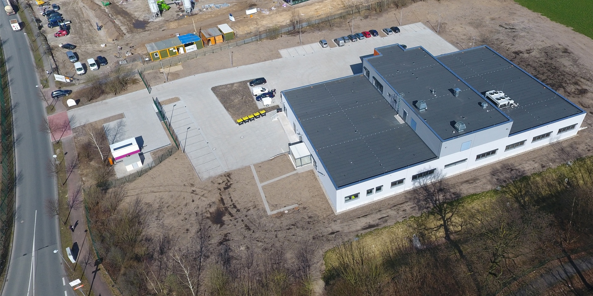 Das Gebäude, in dem sich die Zentralküche des KKRN befindet, aus der Vogelperspektive.