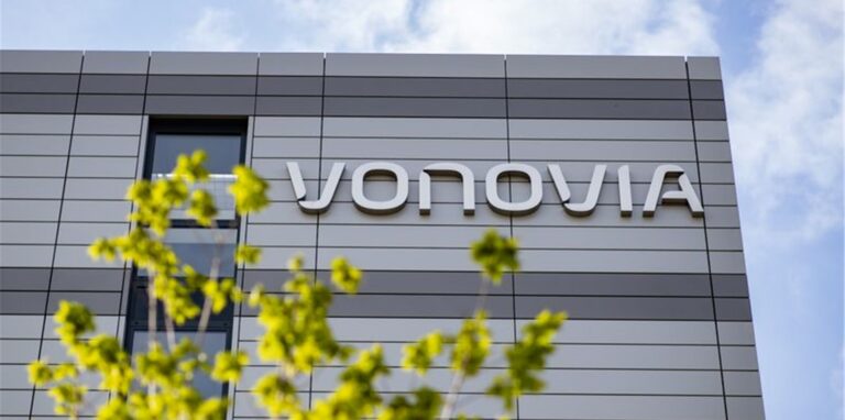 Das Logo des Wohnungsunternehmens «Vonovia» ist an der Firmenzentrale in Bochum.