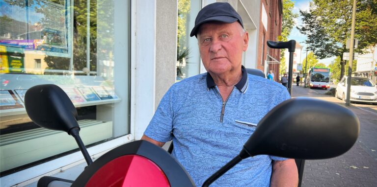 Wolfgang Schmelzer wurde 1974 auf der Kirchhellener Allee in Dorsten angefahren. Er unterstützt deshalb die Bobby-Car-Aktion auf der Bochumer Straße.