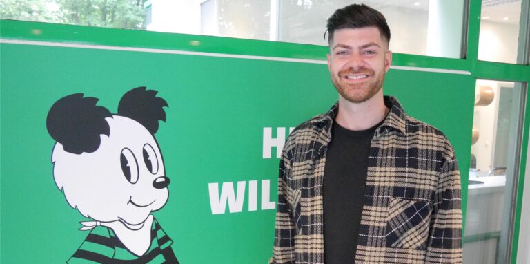 Der Marler Bachelorette-Kandidat Alexandros Chouliaras besucht das Medienhaus Bauer in Marl.