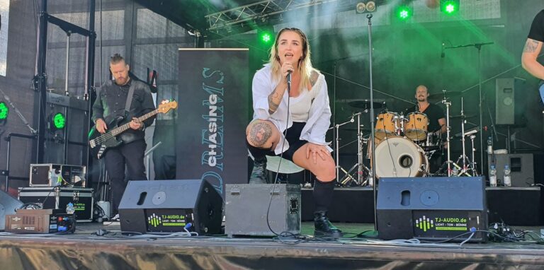 Kim Wiesweg mit „Chasing Dreams“ beim Red Balloon Festival in Dorsten