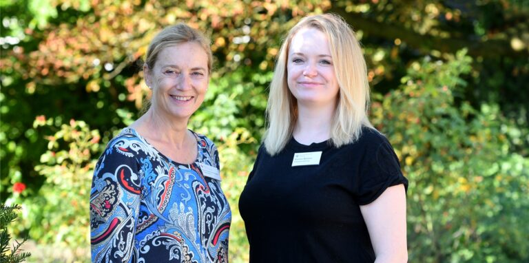Portrait  von Pflegedirektorin Marie-Theres van Almsick und Norina Belusa (Pflegedienstleitung)