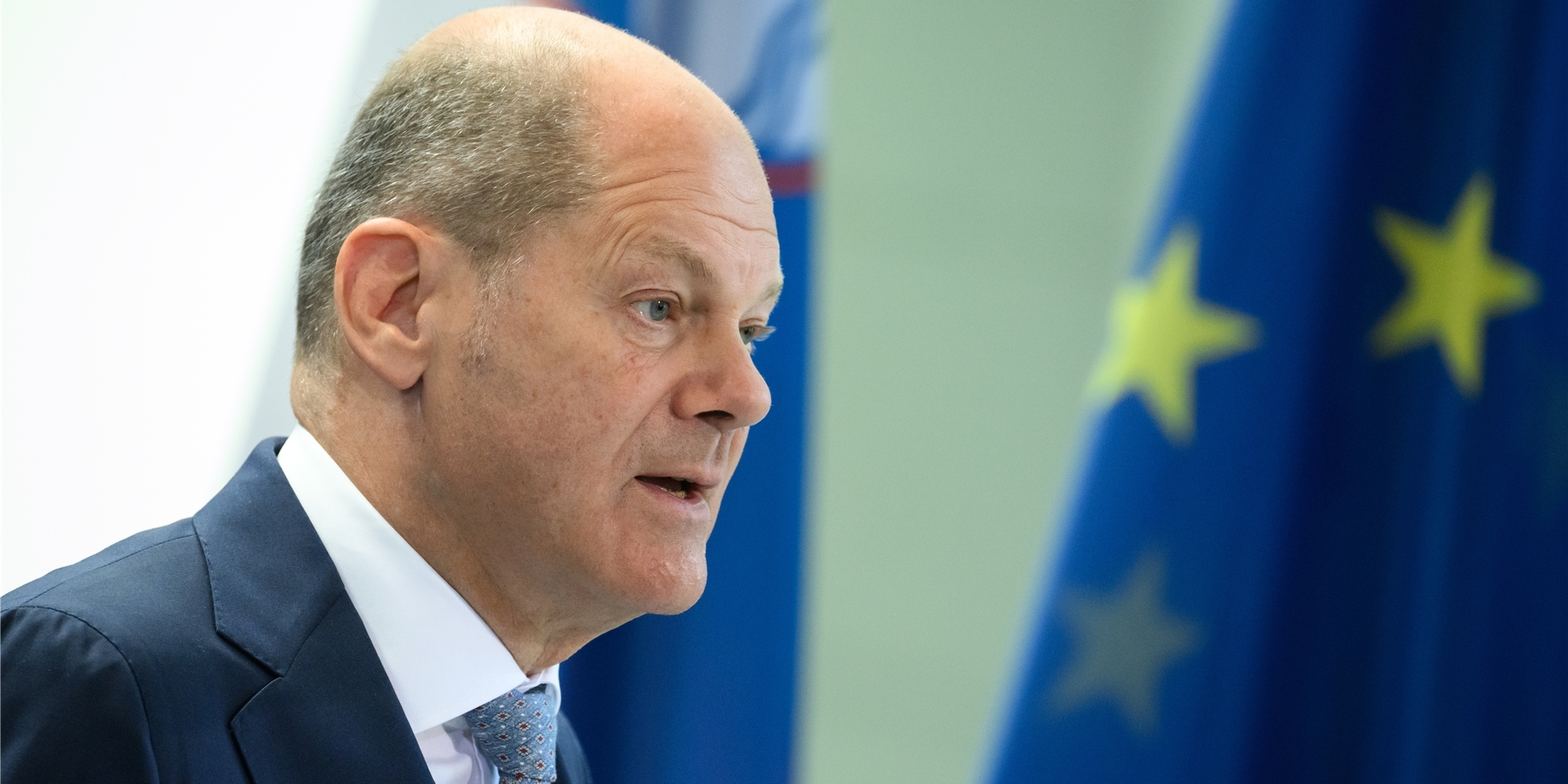 Bundeskanzler Olaf Scholz (SPD) äußert sich bei einer Pressekonferenz