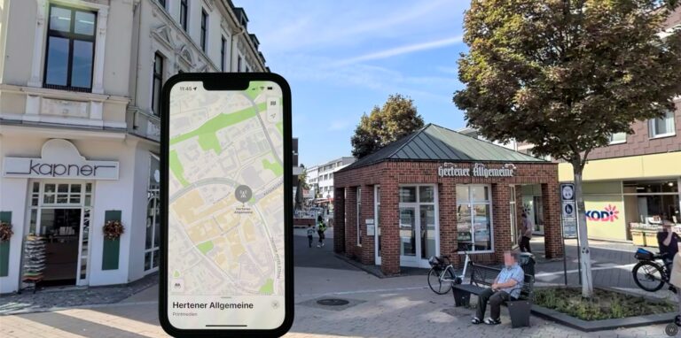 Auch die Geschäftsstelle der Hertener Allgemeinen am Beginn der Fußgängerzone (r.) ist als hochauflösendes Foto in der Karten-App auf iPhone und Co. abrufbar. Die Gesichter der Passanten vor dem Gebäude hat Apple mithilfe einer speziellen Erkennungssoftware unkenntlich gemacht.