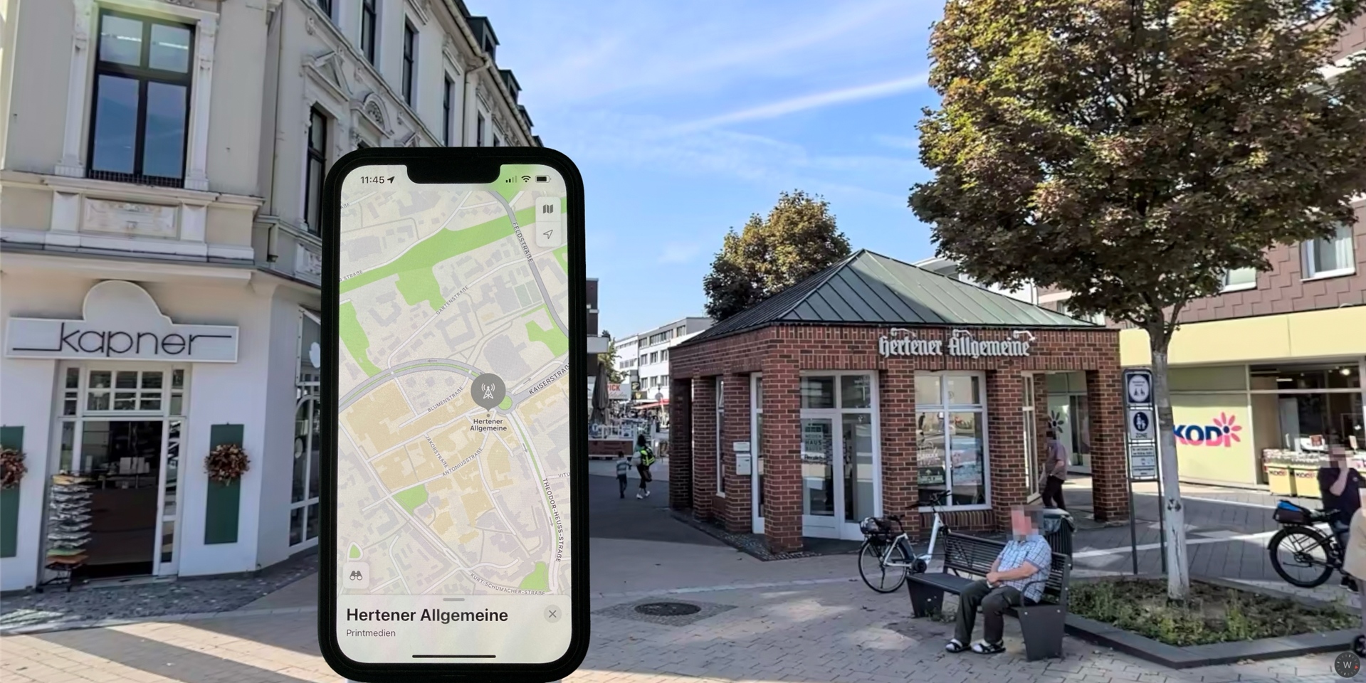 Auch die Geschäftsstelle der Hertener Allgemeinen am Beginn der Fußgängerzone (r.) ist als hochauflösendes Foto in der Karten-App auf iPhone und Co. abrufbar. Die Gesichter der Passanten vor dem Gebäude hat Apple mithilfe einer speziellen Erkennungssoftware unkenntlich gemacht.