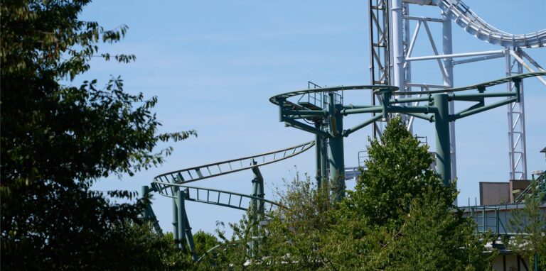 Blick auf die Achterbahn im Wild- und Freizeitpark in Klotten