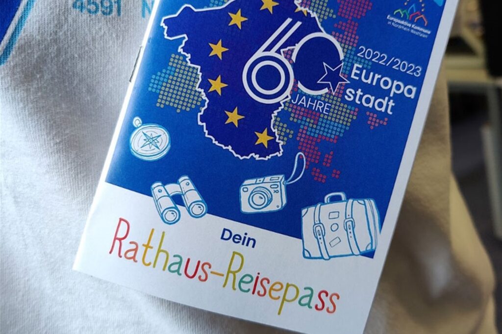 Kinder können bei einer Rallye das Rathaus eigenständig kennenlernen. Kinder können bei einer Rallye das Rathaus eigenständig kennenlernen.