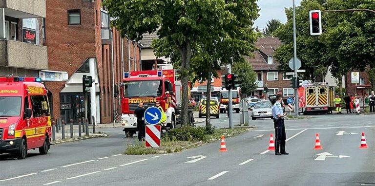 An der viel befahrenen Kreuzung Schlägel-und-Eisen-Straße/Feldstraße wurde am Dienstag, 2.8., ein Kind bei einem Unfall lebensgefährlich verletzt.