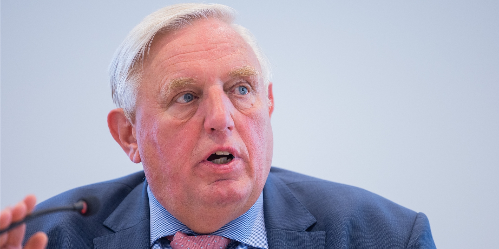 Karl Josef Laumann (CDU), Gesundheitsminister von Nordrhein-Westfalen, stellt auf einer Pressekonferenz einen neuen Krankenhausplan vor.