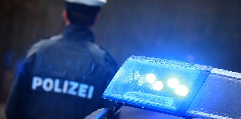 Nach sexuellen Handlungen klaut ein Mann dem Geschädigten seine Uhr. Die Polizei Dortmund ermittelt.