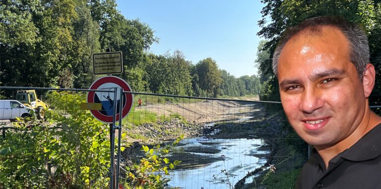Ilias Abawi, Sprecher der Emschergenossenschaft, vor dem Resser Bach, der kurz vor der Autobahnbrücke in Herten-Süd nur noch ein Rinnsal ist.