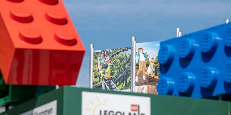 Im Legoland in Günzburg (Bayern) kam es zu einem Unfall mit mehreren Verletzten.