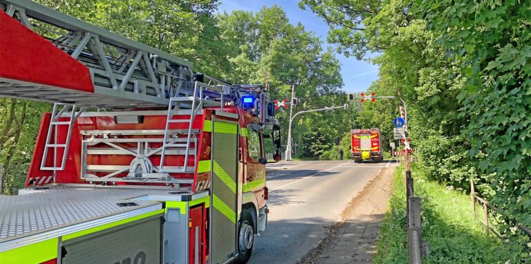 Der Bahnübergang am Westring bringt Verkehrsteilnehmer durch lange Wartezeiten regelmäßig zur Weißglut. Feuerwehr und Rettungsdienst seien dabei außen vor, so die Stadt.