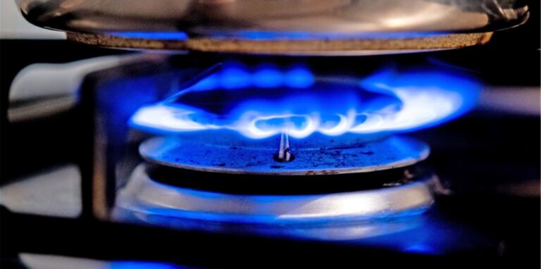 Es wird teuer für Gaskunden in Deutschland – die Preise ziehen teilweise drastisch an.