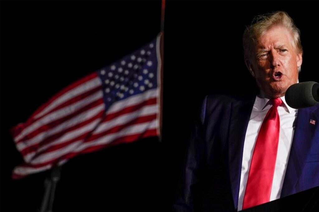 Donald Trump hat die Durchsuchung als politisch motiviert kritisiert. Donald Trump hat die Durchsuchung als politisch motiviert kritisiert.