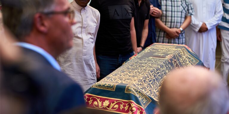 Oberbürgermeister Thomas Westphal hat an einem Trauergebt der muslimischen Gemeinde für Mouhamed D. teilgenommen.