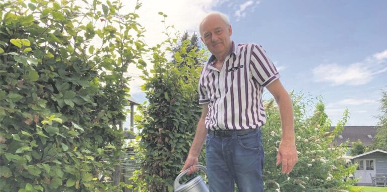 Uwe Lienemeyer kann in seinem Garten beruhigt gießen: Sein Brunnenwasser ist nicht belastet.