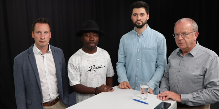 Polizei-Gewerkschafter Torsten Seiler, William Dountio vom afrikanischen Bündnis in Dortmund und die Redakteure Lukas Wittland und Ulrich Breulmann haben über die tödlichen Schüsse gesprochen.