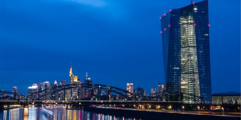 Die Europäische Zentralbank (EZB) in Frankfurt/Main – mit dem neuen Leitzins fallen bei vielen Banken die Negativzinsen.