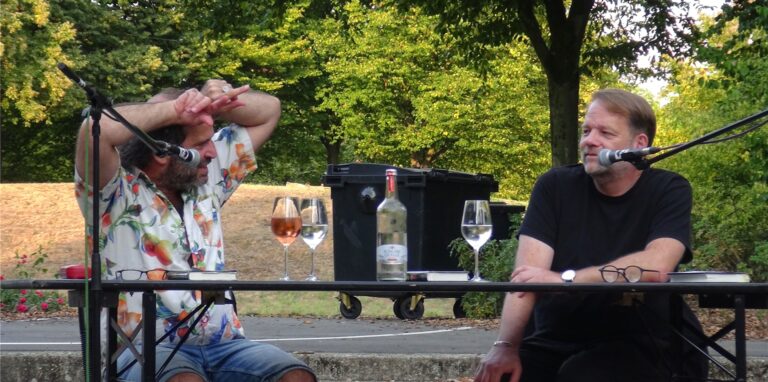 Tomer Gardi las im Bürgerpark.